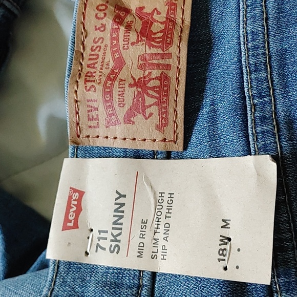 Levi 711 Skinny Sculpt Sz.18 W NWT - Picture 9 of 10